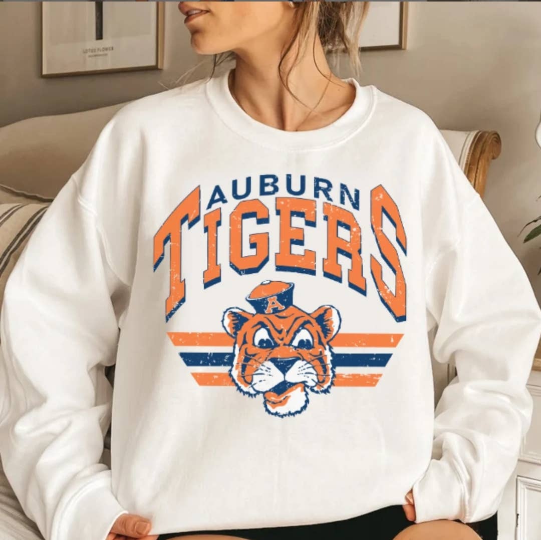 Retro tigers graphic crewneck sweatshirt